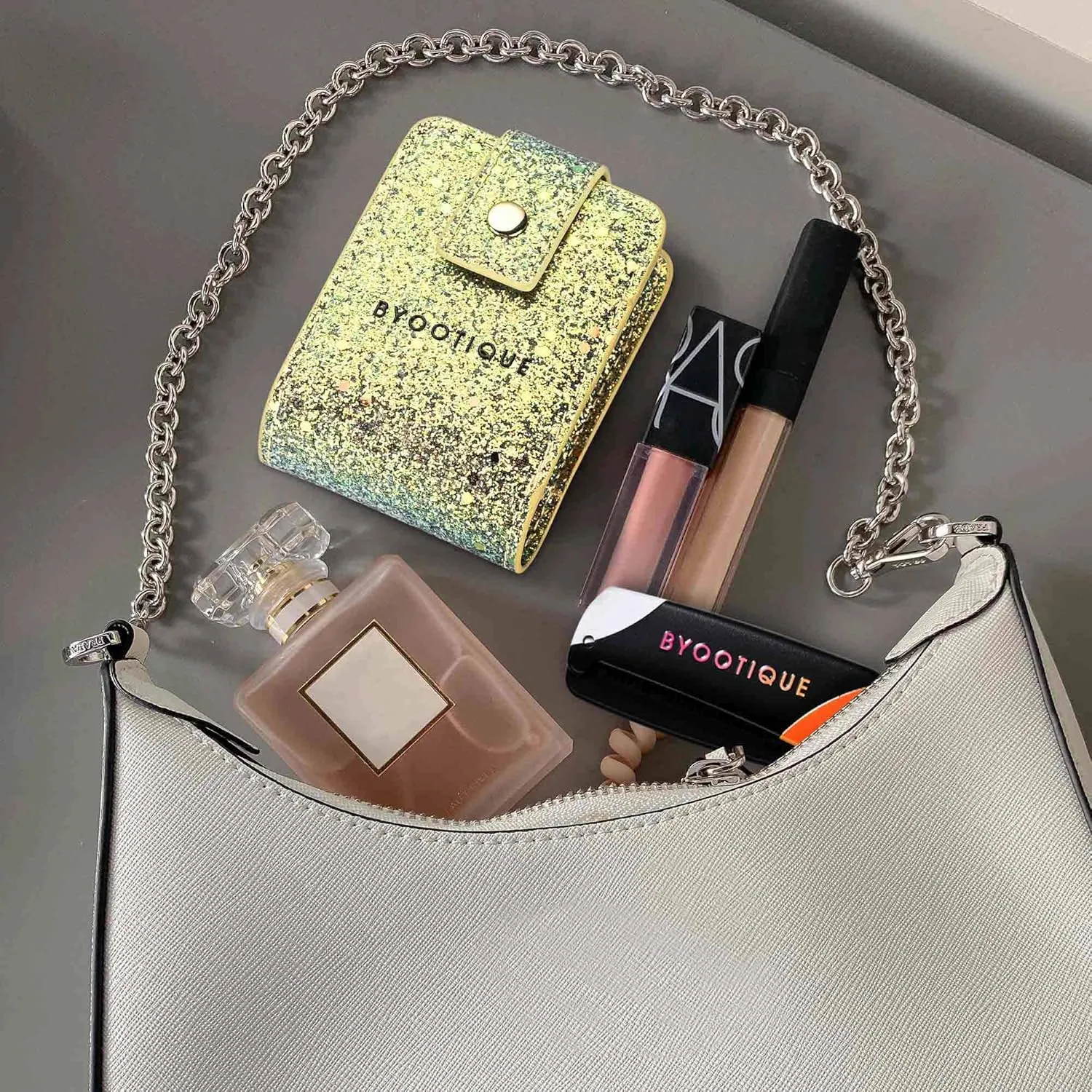 BYOOTIQUE Makeup Lipstick Case with Mirror Portable Lip Gloss Cosmetic Pouch Lipstick Holder Makeup Organizer Makeup Bag for Purse Mini Bag Travel, Glitter Green