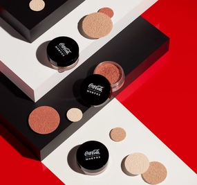 COCA-COLA X MORPHE GLOWING PLACES LOOSE HIGHLIGHTER - SERVE SPARKLING