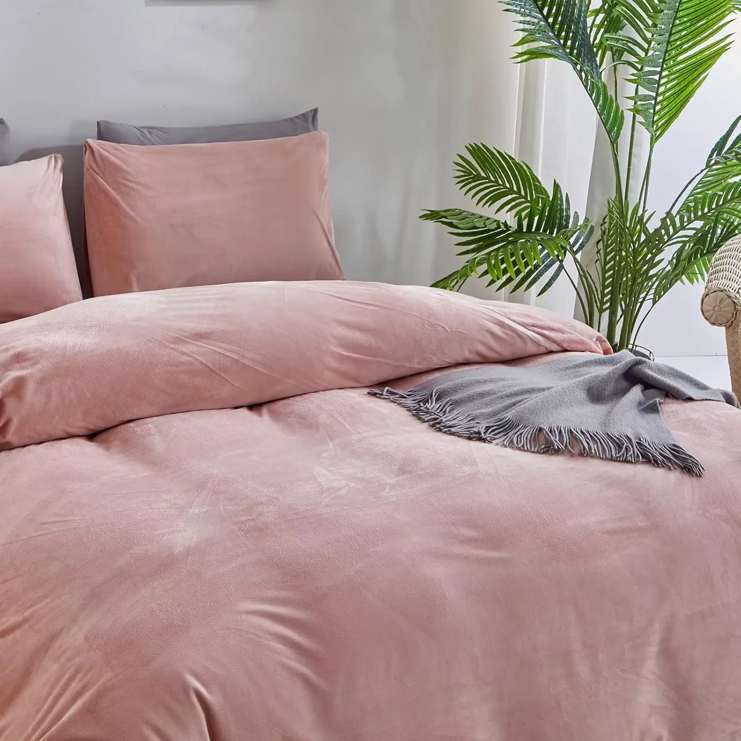 Houseri Velvet Pink Comforter Set Fluffy Light Bedding Sets King Blush Flannel Women Furry Dusty Sherpa Comforters Warm Fuzzy Blanket, King(90''*104''-Comforter)