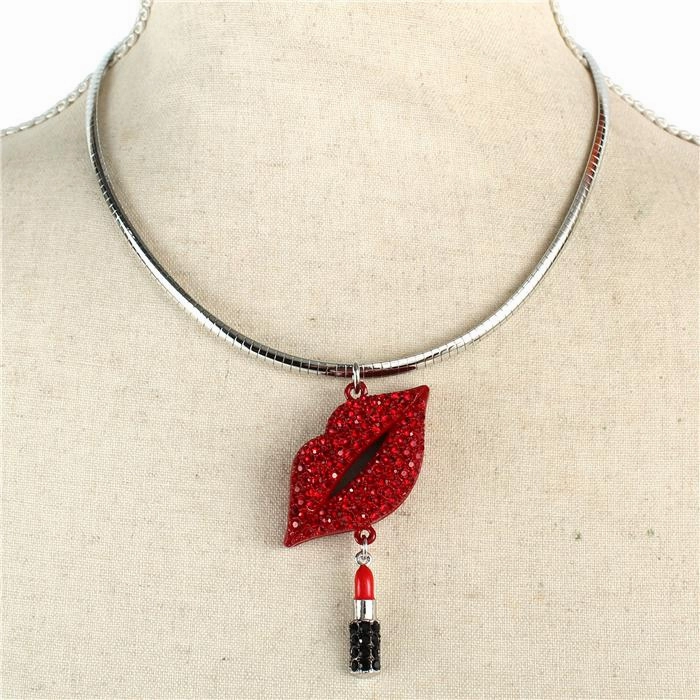 Omega Chain Pendant Lip Necklace