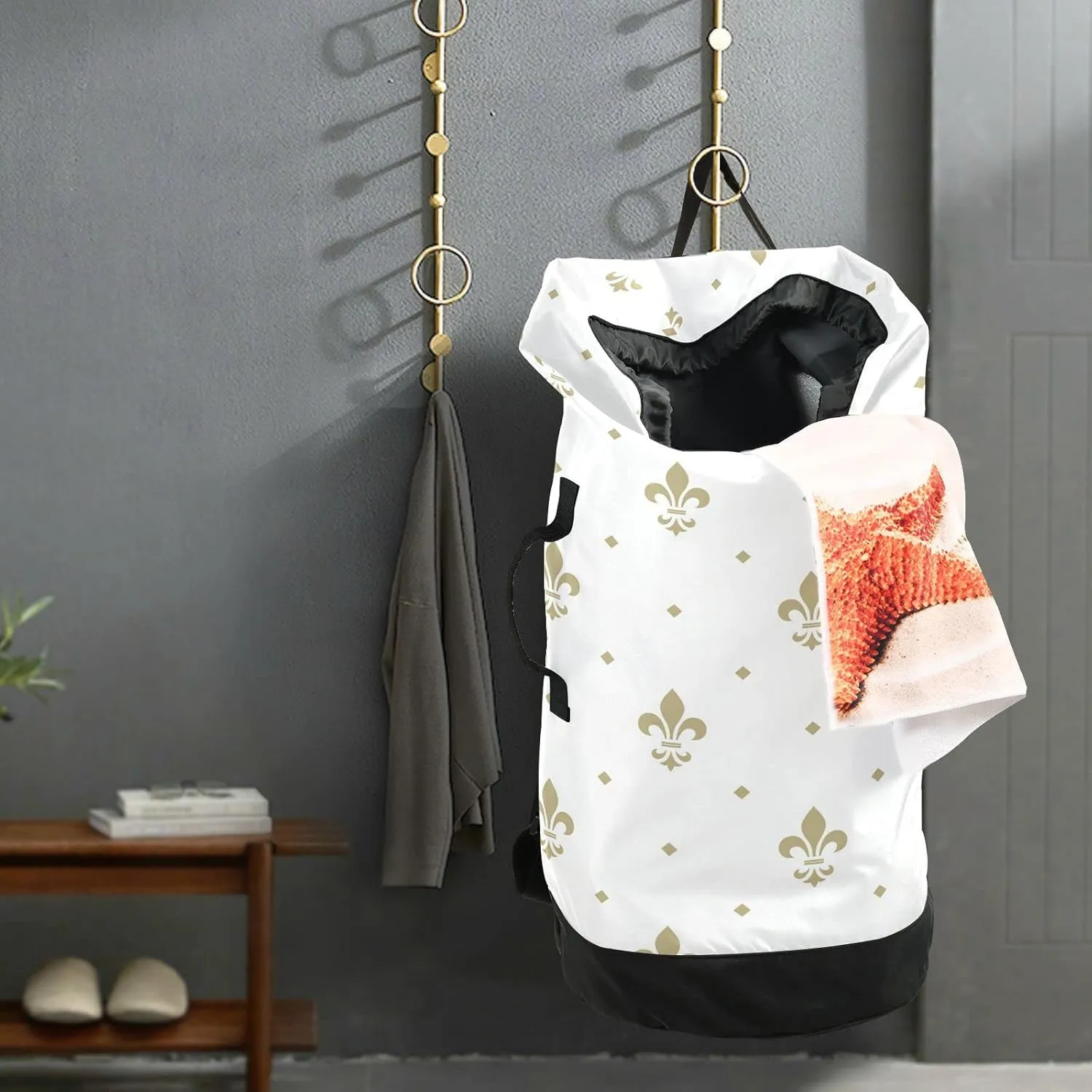 Oyihfvs Gold Royal Lilies Seamless Fleur De Lis Floral Style on White Backpack Laundry Bag, Laundry Backpack with Shoulder Straps, Waterproof Nylon Clothes Hamper Bag for Men Women Yoga Backpack