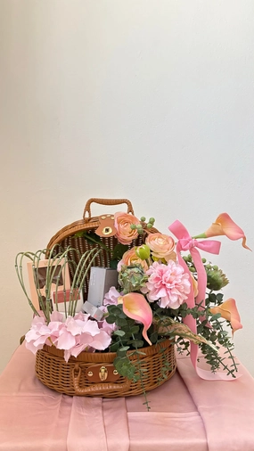 Piece of Chocolate   5 Pieces of Makeup and Basket Design with Japanese Rose