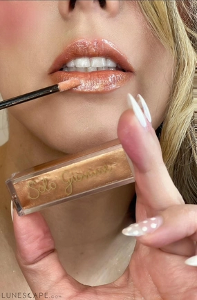 Semi-Clear Lip-gloss 2