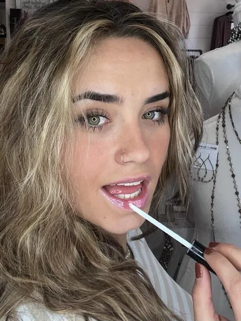 Sparkles & Lace Beauty - Ultra Glitter Lip Gloss
